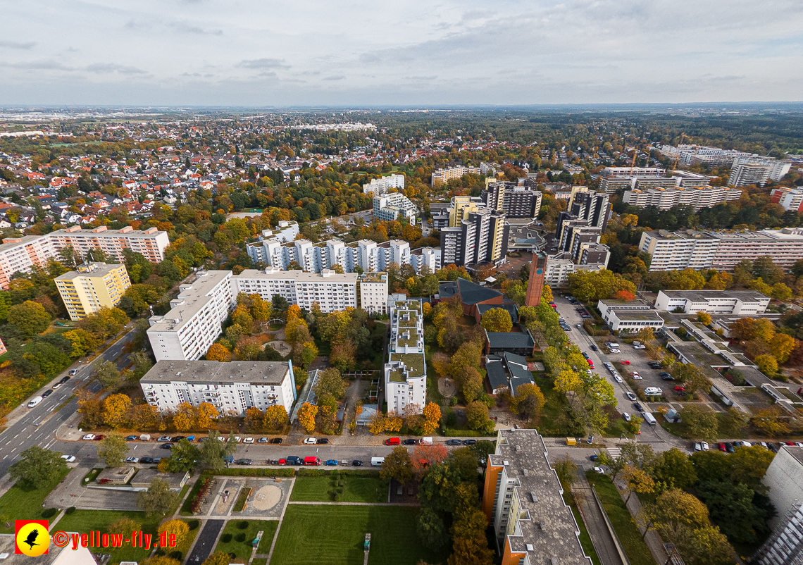 13.10.2022 - Marx-Zenrtum am Karl-Marx-Ring in Neuperlach